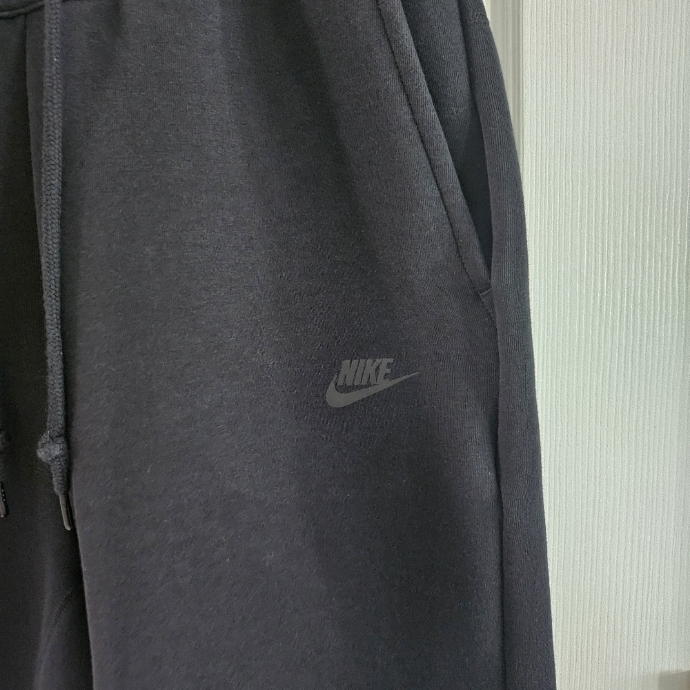 NWOT Nike Tech Fleece Jogger Shorts - Picture 3 of 5